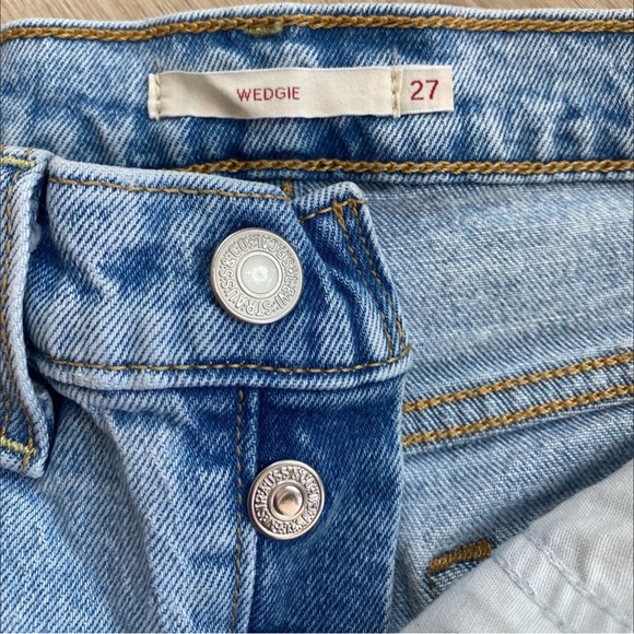 Levi’s - Picture 2 of 3